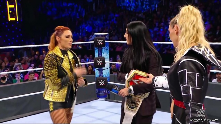 WWE_Friday_Night_SmackDown_2021_10_22_720p_HDTV_x264-Star_mkv_005030063.jpg