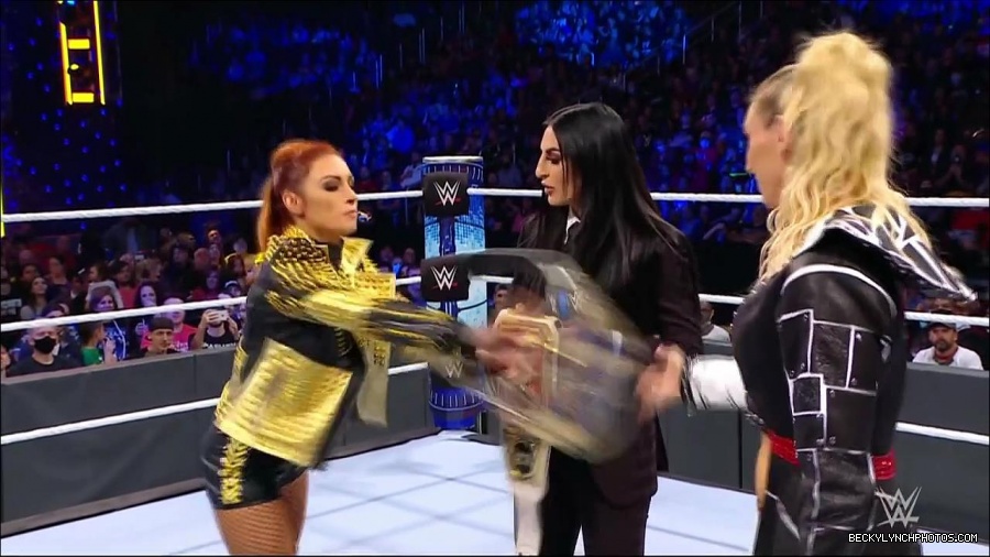 WWE_Friday_Night_SmackDown_2021_10_22_720p_HDTV_x264-Star_mkv_005031265.jpg