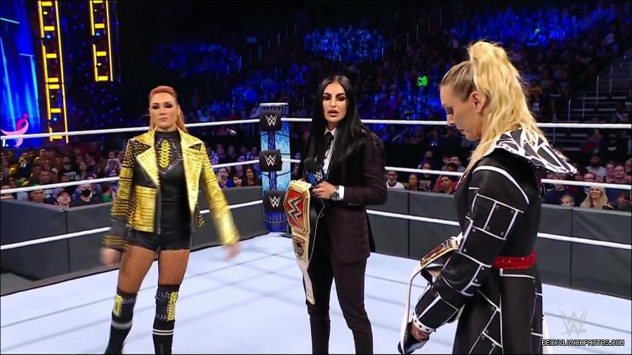 WWE_Friday_Night_SmackDown_2021_10_22_720p_HDTV_x264-Star_mkv_005032466.jpg