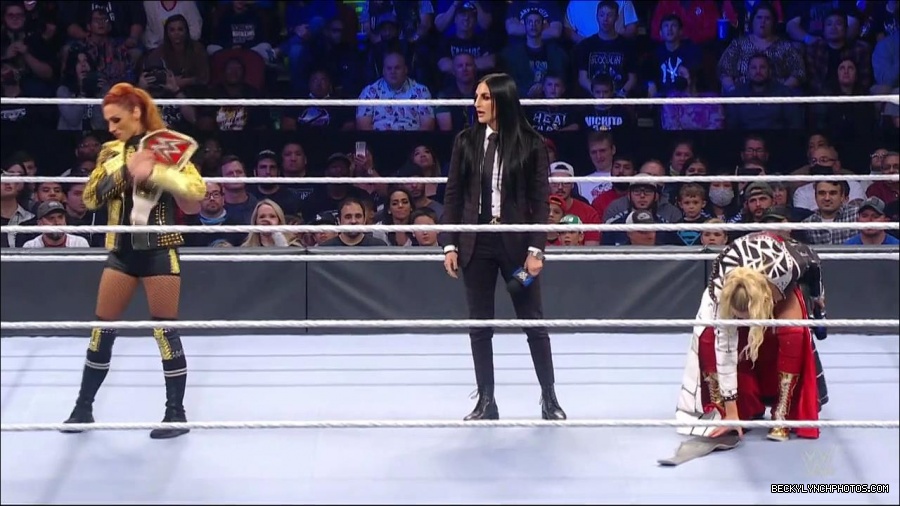 WWE_Friday_Night_SmackDown_2021_10_22_720p_HDTV_x264-Star_mkv_005037671.jpg