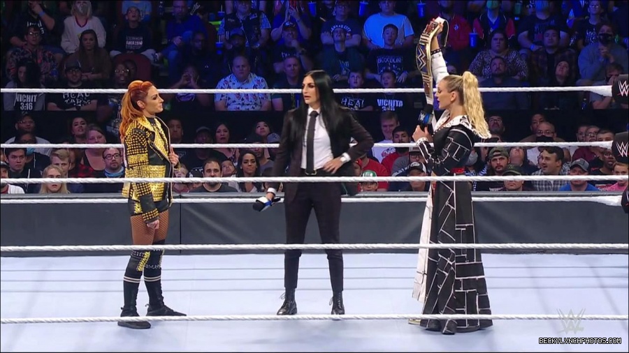WWE_Friday_Night_SmackDown_2021_10_22_720p_HDTV_x264-Star_mkv_005055689.jpg