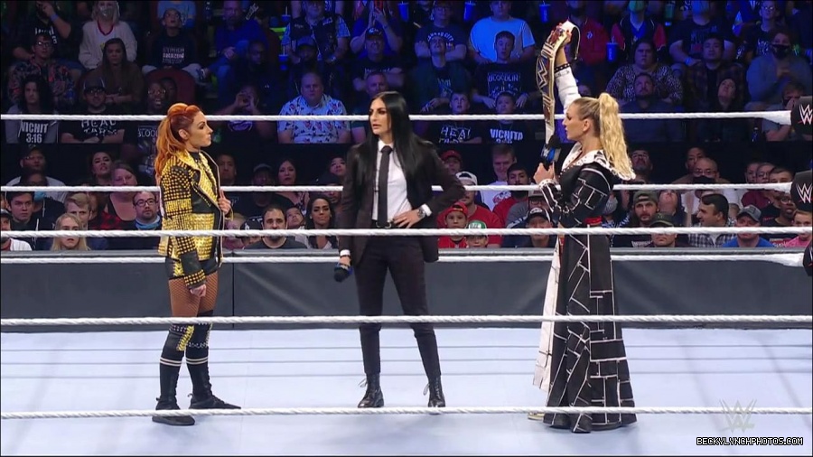 WWE_Friday_Night_SmackDown_2021_10_22_720p_HDTV_x264-Star_mkv_005056089.jpg