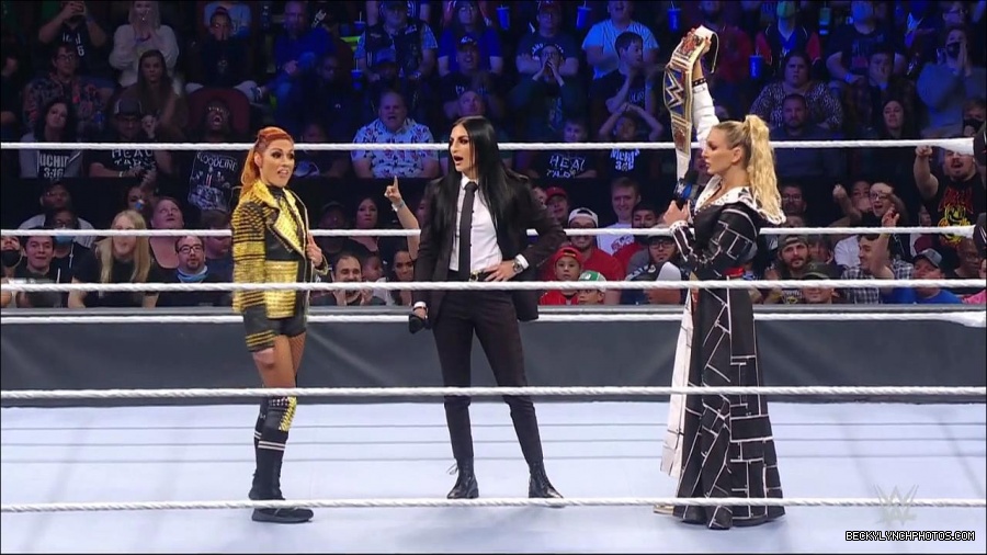 WWE_Friday_Night_SmackDown_2021_10_22_720p_HDTV_x264-Star_mkv_005061295.jpg