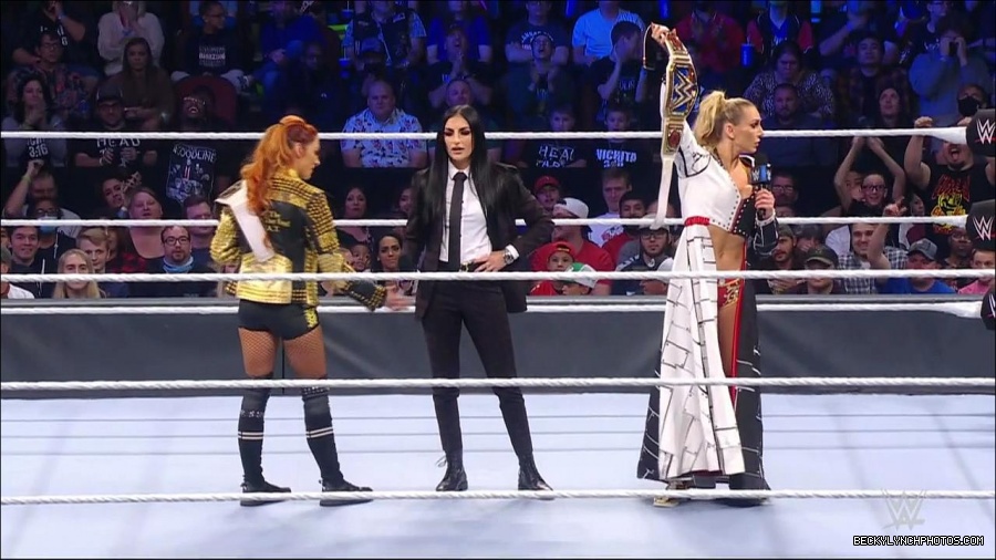 WWE_Friday_Night_SmackDown_2021_10_22_720p_HDTV_x264-Star_mkv_005063697.jpg