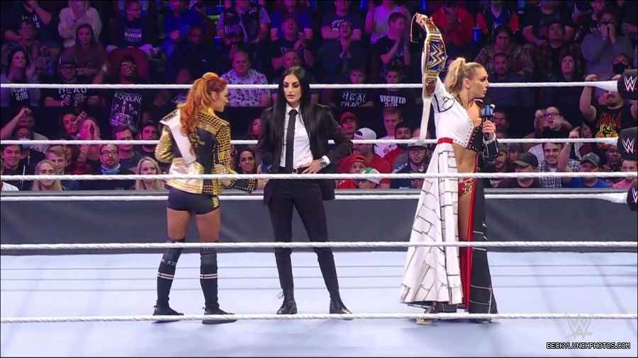 WWE_Friday_Night_SmackDown_2021_10_22_720p_HDTV_x264-Star_mkv_005064097.jpg