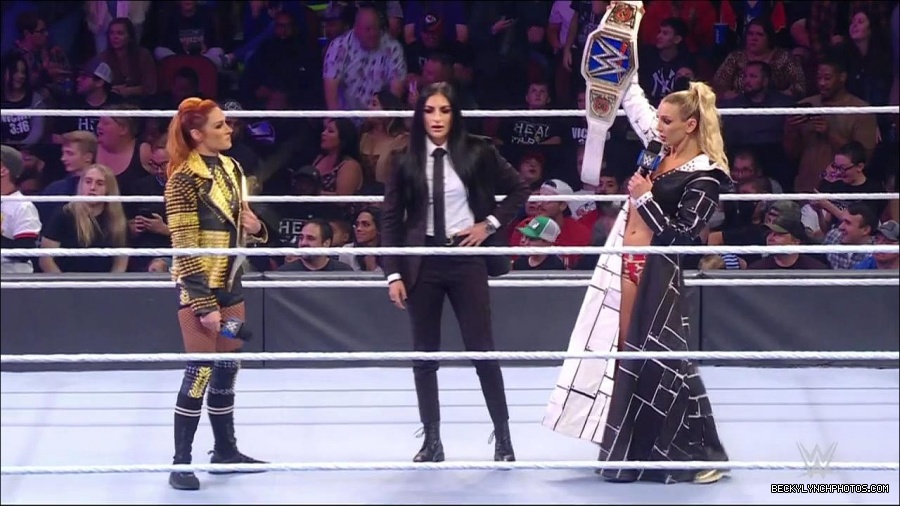 WWE_Friday_Night_SmackDown_2021_10_22_720p_HDTV_x264-Star_mkv_005068101.jpg