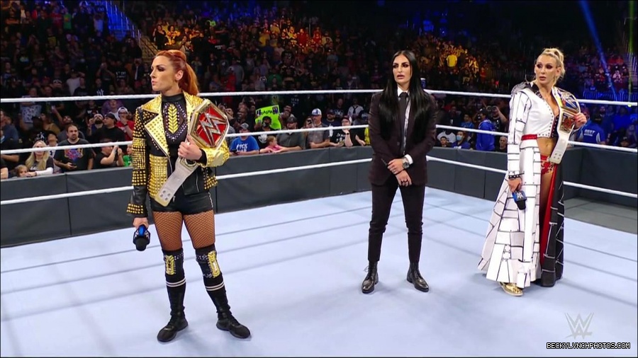 WWE_Friday_Night_SmackDown_2021_10_22_720p_HDTV_x264-Star_mkv_005096530.jpg