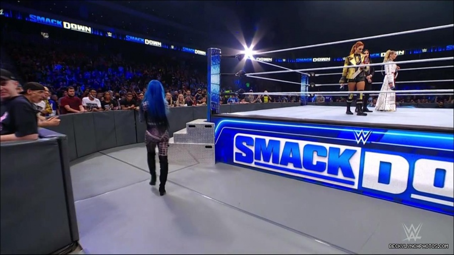 WWE_Friday_Night_SmackDown_2021_10_22_720p_HDTV_x264-Star_mkv_005110777.jpg