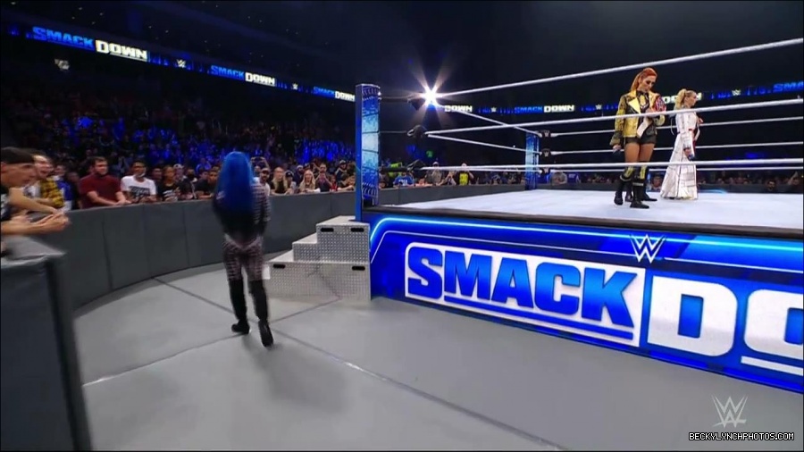 WWE_Friday_Night_SmackDown_2021_10_22_720p_HDTV_x264-Star_mkv_005111178.jpg