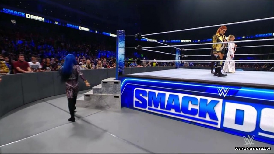 WWE_Friday_Night_SmackDown_2021_10_22_720p_HDTV_x264-Star_mkv_005111578.jpg