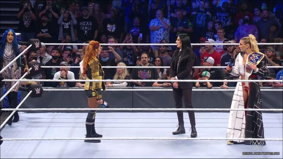 WWE_Friday_Night_SmackDown_2021_10_22_720p_HDTV_x264-Star_mkv_005116383.jpg