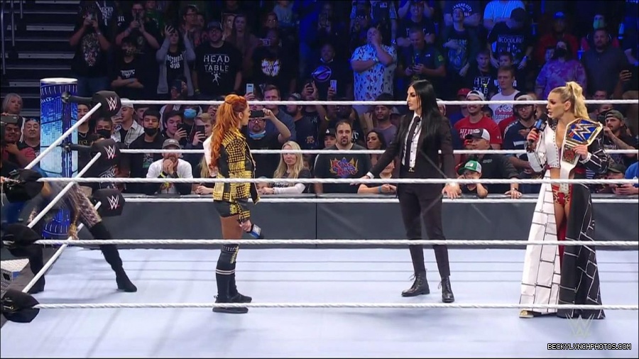 WWE_Friday_Night_SmackDown_2021_10_22_720p_HDTV_x264-Star_mkv_005117985.jpg