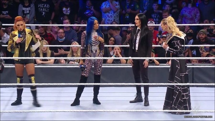 WWE_Friday_Night_SmackDown_2021_10_22_720p_HDTV_x264-Star_mkv_005131999.jpg