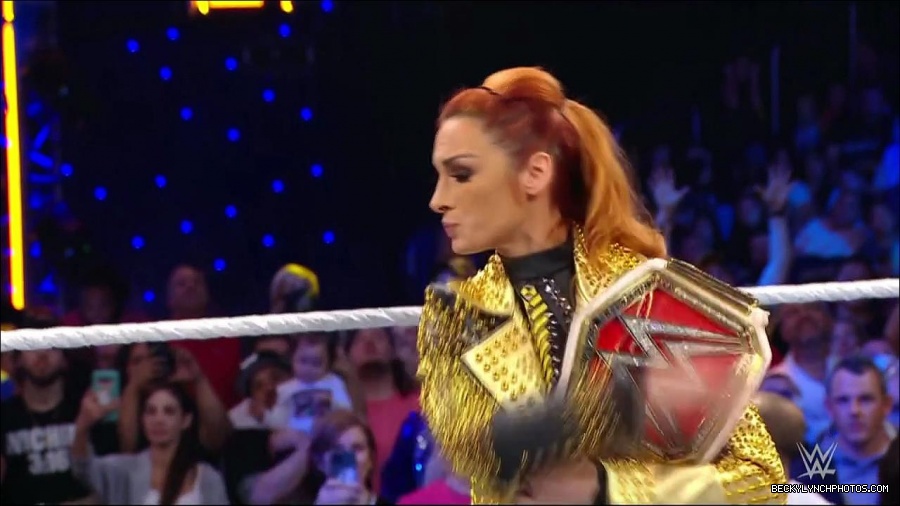 WWE_Friday_Night_SmackDown_2021_10_22_720p_HDTV_x264-Star_mkv_005135602.jpg