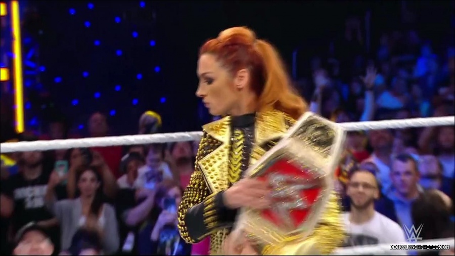 WWE_Friday_Night_SmackDown_2021_10_22_720p_HDTV_x264-Star_mkv_005136003.jpg