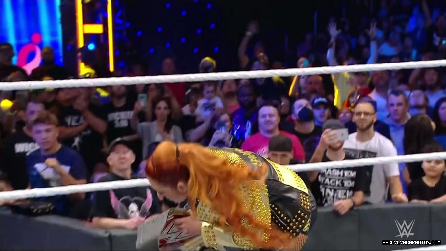 WWE_Friday_Night_SmackDown_2021_10_22_720p_HDTV_x264-Star_mkv_005136803.jpg