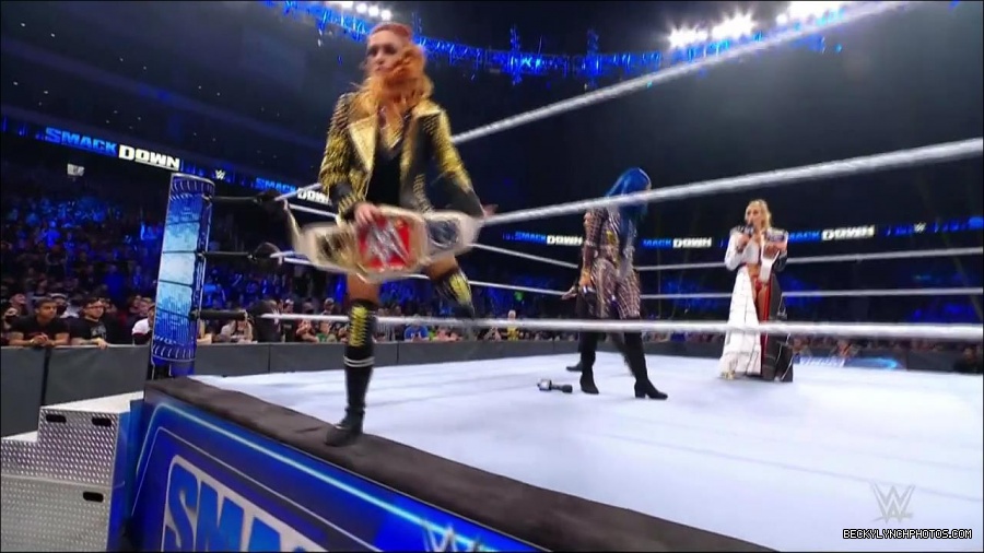 WWE_Friday_Night_SmackDown_2021_10_22_720p_HDTV_x264-Star_mkv_005137604.jpg