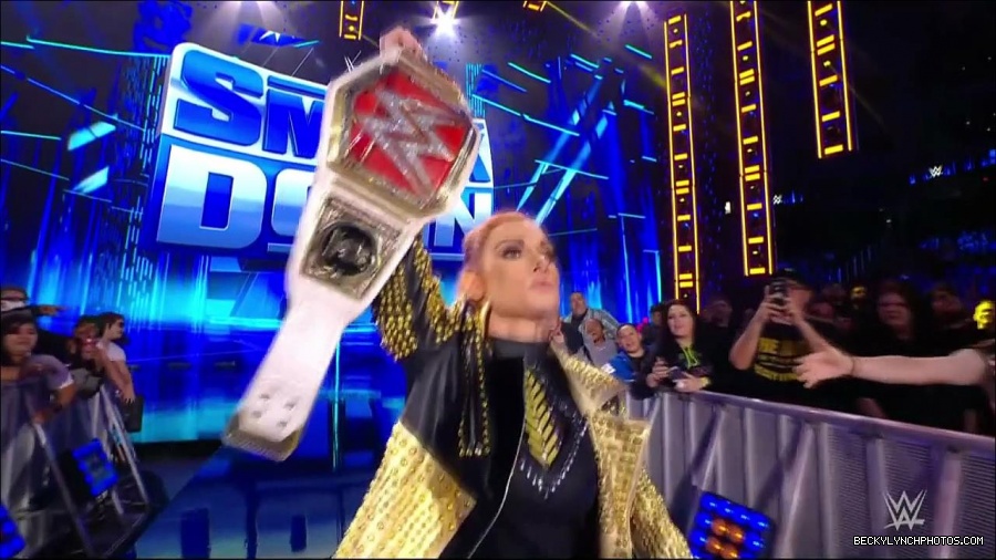 WWE_Friday_Night_SmackDown_2021_10_22_720p_HDTV_x264-Star_mkv_005144811.jpg