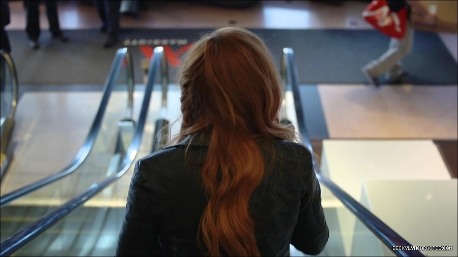 Becky_Lynch_-_The_Man_mp4_000017300.jpg