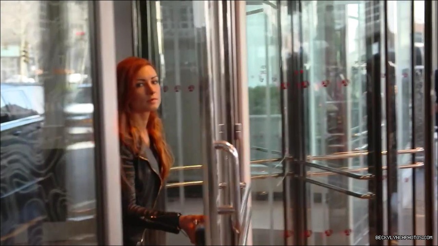 Becky_Lynch_-_The_Man_mp4_000018500.jpg