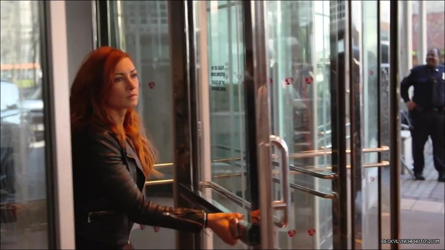 Becky_Lynch_-_The_Man_mp4_000018900.jpg