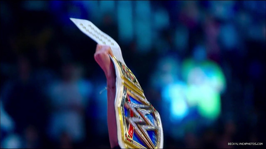 Becky_Lynch_-_The_Man_mp4_000070900.jpg