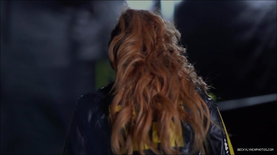 Becky_Lynch_-_The_Man_mp4_000100500.jpg