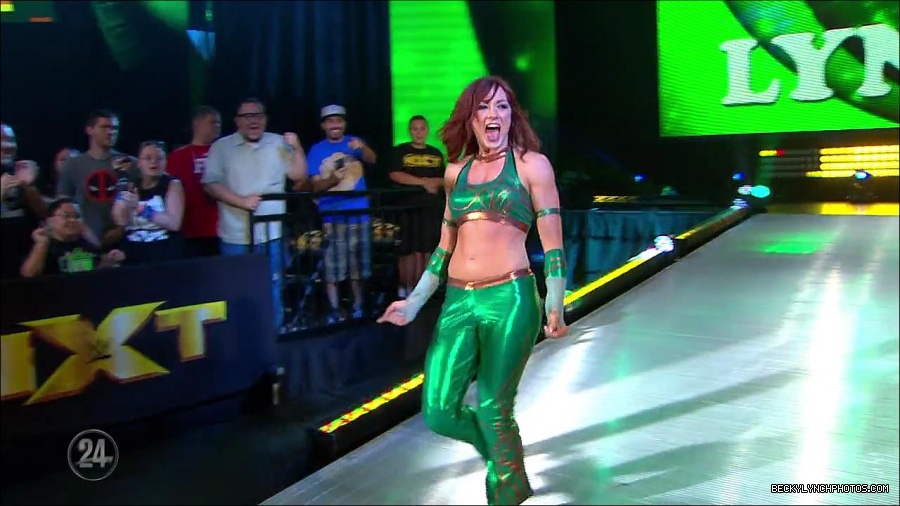 Becky_Lynch_-_The_Man_mp4_000687466.jpg