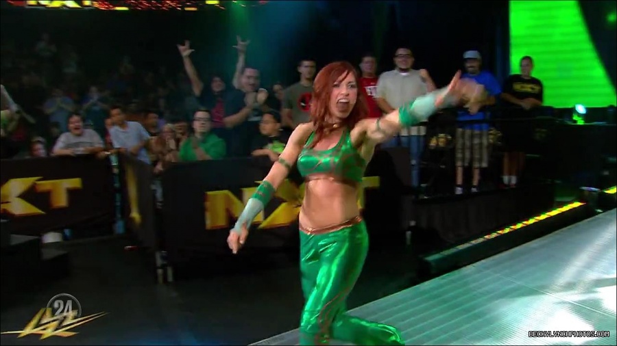 Becky_Lynch_-_The_Man_mp4_000688266.jpg