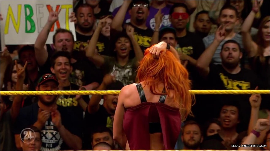 Becky_Lynch_-_The_Man_mp4_000712166.jpg