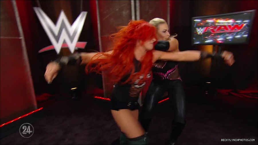 Becky_Lynch_-_The_Man_mp4_000890733.jpg