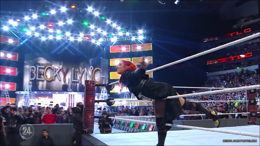 Becky_Lynch_-_The_Man_mp4_000986333.jpg