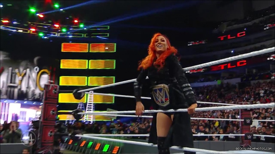 Becky_Lynch_-_The_Man_mp4_000987133.jpg
