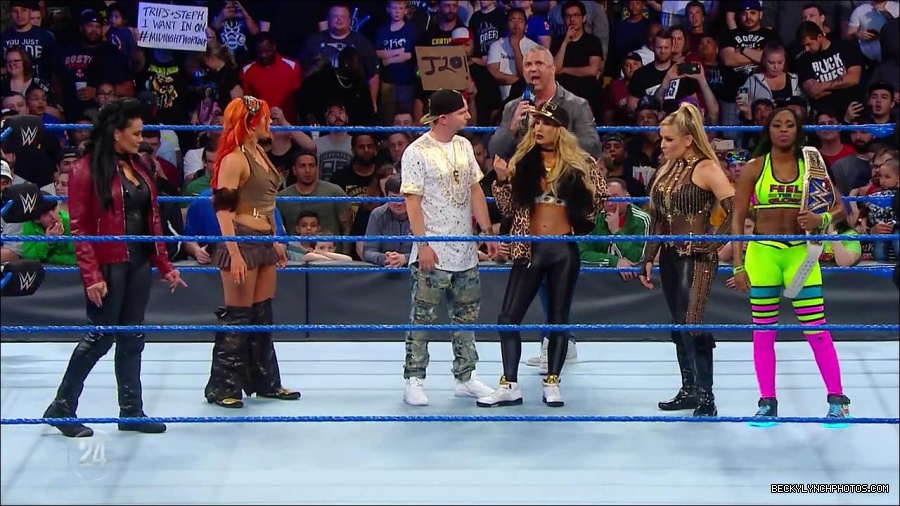 Becky_Lynch_-_The_Man_mp4_001017133.jpg