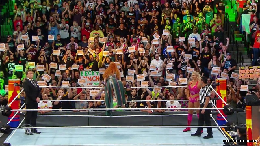 Becky_Lynch_-_The_Man_mp4_001183166.jpg