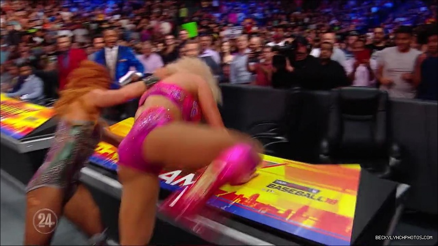 Becky_Lynch_-_The_Man_mp4_001241966.jpg