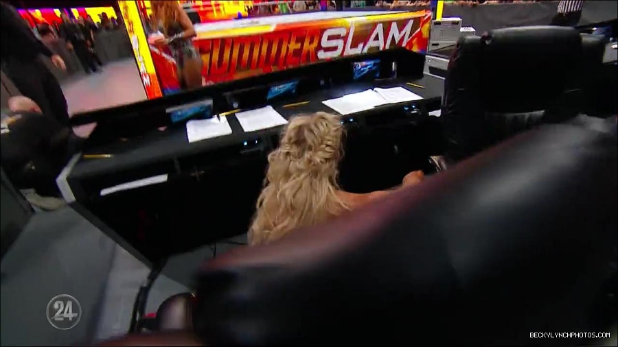 Becky_Lynch_-_The_Man_mp4_001244366.jpg