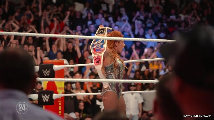 Becky_Lynch_-_The_Man_mp4_001251566.jpg