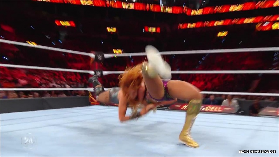 Becky_Lynch_-_The_Man_mp4_001319566.jpg