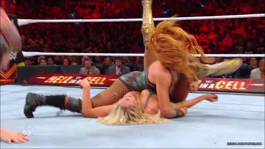 Becky_Lynch_-_The_Man_mp4_001327566.jpg