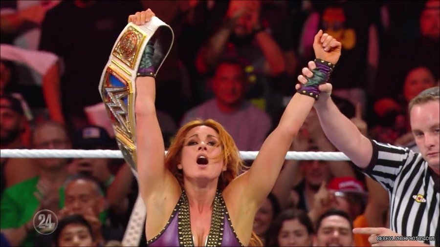 Becky_Lynch_-_The_Man_mp4_001334366.jpg