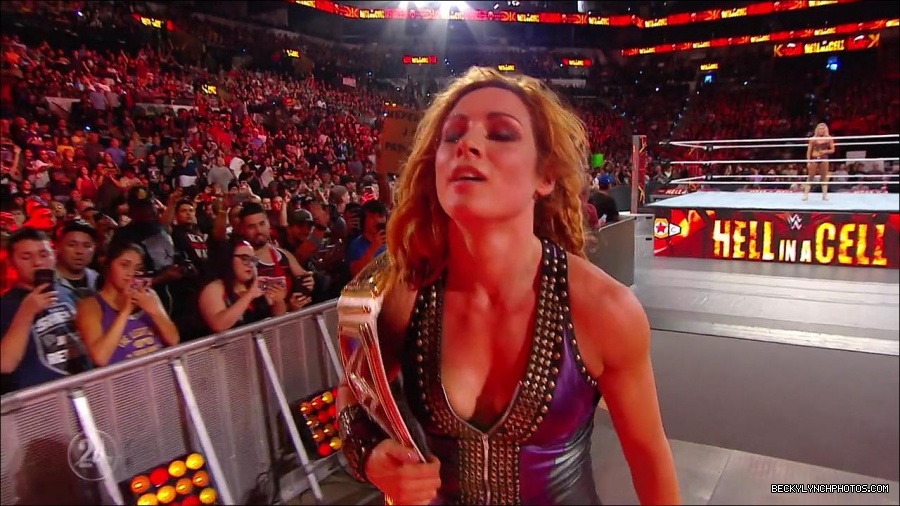 Becky_Lynch_-_The_Man_mp4_001341966.jpg