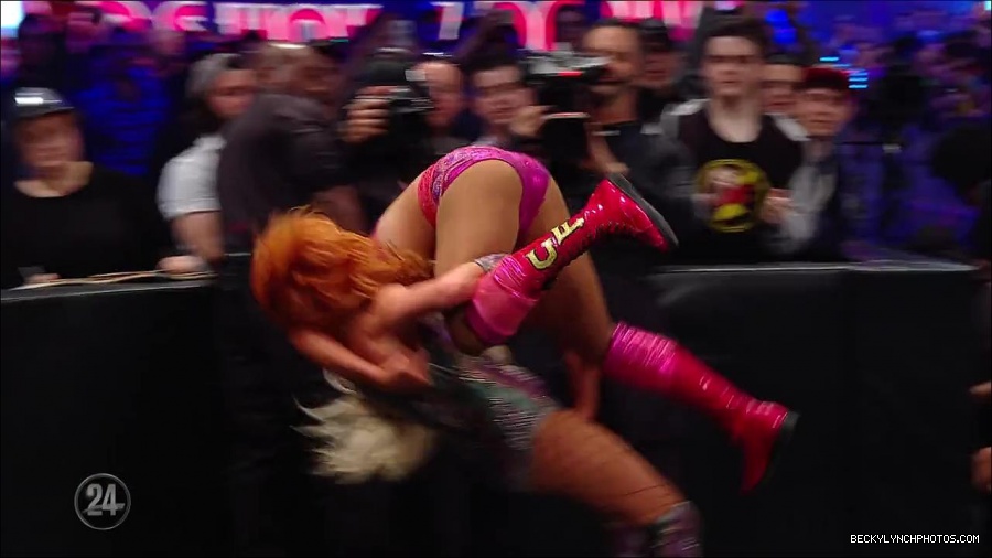Becky_Lynch_-_The_Man_mp4_001369966.jpg