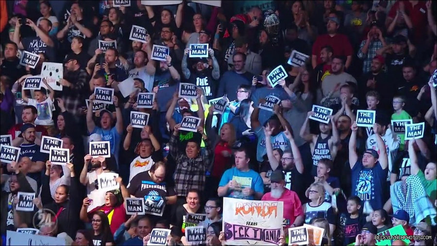 Becky_Lynch_-_The_Man_mp4_001374366.jpg