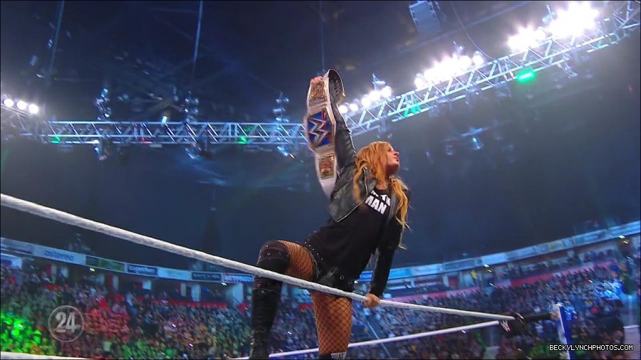 Becky_Lynch_-_The_Man_mp4_001436633.jpg