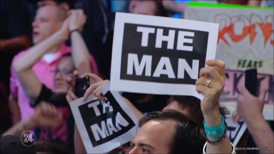 Becky_Lynch_-_The_Man_mp4_001447033.jpg