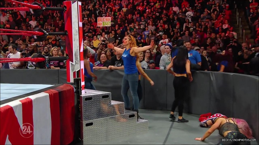 Becky_Lynch_-_The_Man_mp4_001677366.jpg