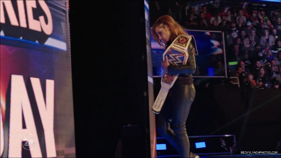 Becky_Lynch_-_The_Man_mp4_001925300.jpg