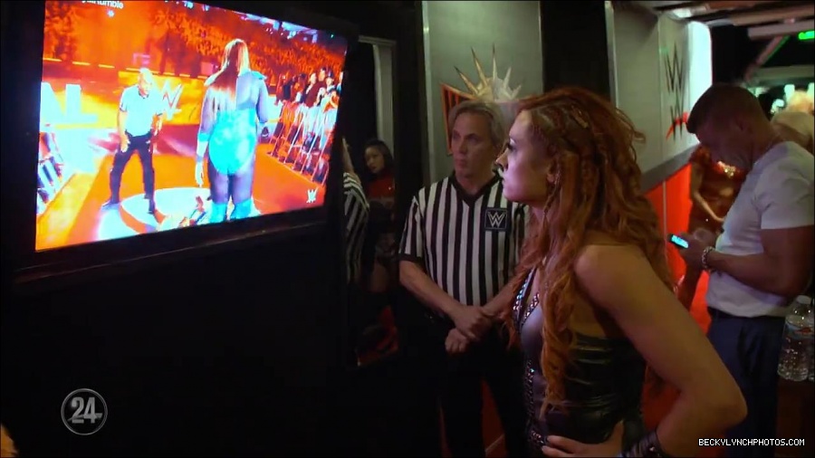 Becky_Lynch_-_The_Man_mp4_002375700.jpg