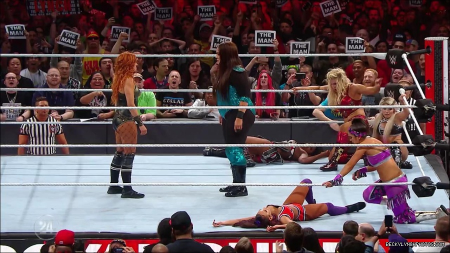 Becky_Lynch_-_The_Man_mp4_002423700.jpg